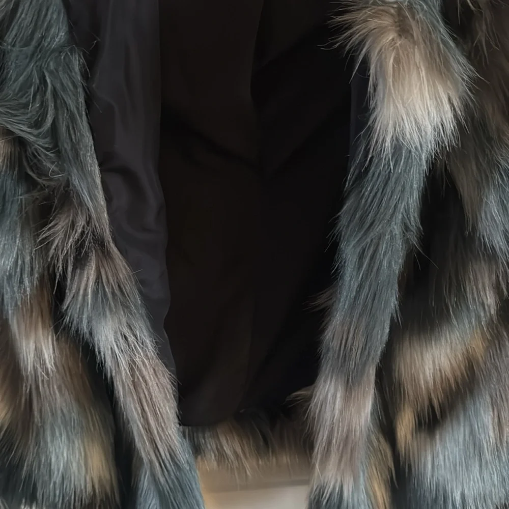 Women’s blue grey faux fur jacket - Picture 3 of 6